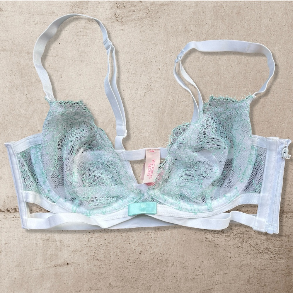 Victoria’s Secret White and Green Lace Very Sexy Unlined Demi Bra